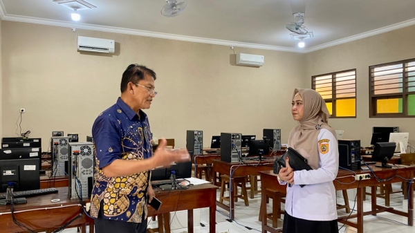 Kunjungan Kasi SMA ke SMA Trisula Kendal 4